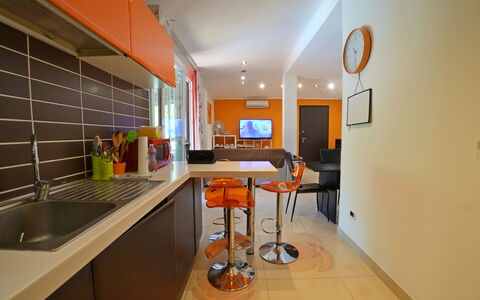 La Sevillana: Meubles, Design Intérieur, Cuisine, Comptoir, Sol, Plafond, Bois, Sol, Principaux Appliance, Appareil De Cuisine