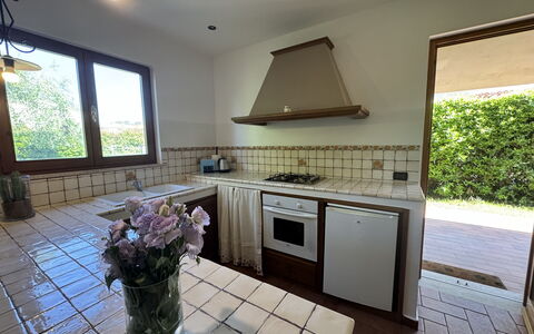 Dependance Egle: Bois, Sol, Cuisine, Design Intérieur, Sol, Meubles, Comptoir, Appareil De Cuisine, Tuile, Table Cuisine Et Salle A Manger