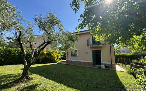 Dependance Egle: Domicile, Jardin, Pelouse, Biens, Arrière-Cour, Cour, Aménagement Paysager, Ombre, Ferme, Hacienda