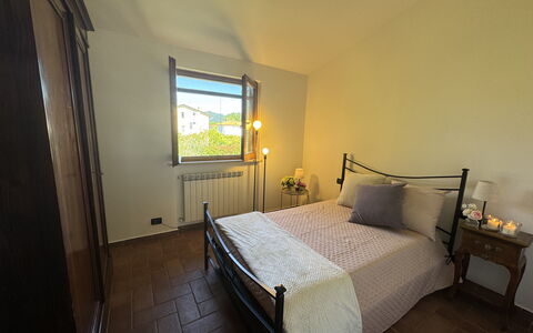 Dependance Egle: Lit, Meubles, Chambre, Design Intérieur, Bois, Sol, Drap De Lit, Literie, Sol, Pièce