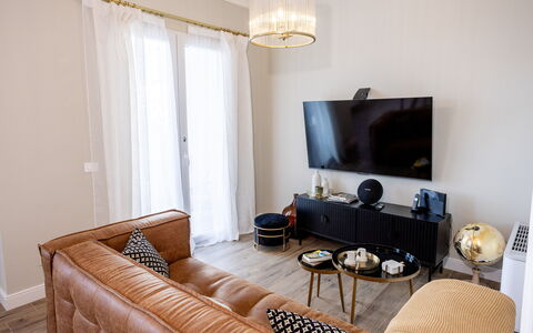 Casa Coccinella: Meubles, Design Intérieur, Sol, Canapé, Salon, Bois, Sol, Pièce, Domicile, Appartement