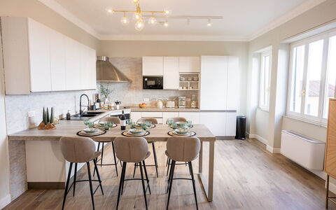 Casa Coccinella: Meubles, Design Intérieur, Sol, Sol, Cuisine, Chaise, Comptoir, Bois, Table Cuisine Et Salle A Manger, Plafond