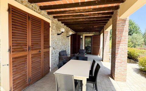 Villa Diamante: Bois, Sol, Sol, Meubles, Ombre, Porte, Porche, Table Cuisine Et Salle A Manger, Mobilier De Jardin, Chaise