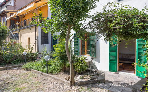 Casa Olivia With Garden And Wifi: Vert, Mur, Arbuste, Domicile, Porte, Ombre, Plante D'Appartement, Pot De Fleur, Balcon