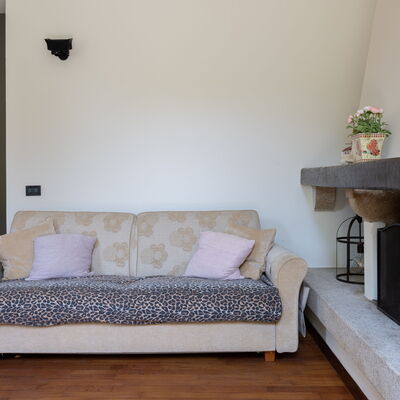 Casa Olivia With Garden And Wifi: Meubles, Design Intérieur, Mur, Sol, Canapé, Bois, Sol, Pièce, Salon, Éclairage