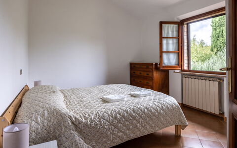 Oliveto Del Cantarello: Lit, Chambre, Literie, Drap De Lit, Design Intérieur, Mur, Bois, Meubles, Linge, Pièce