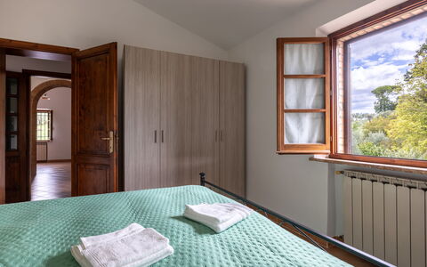 Oliveto Del Cantarello: Meubles, Chambre, Lit, Design Intérieur, Mur, Bois, Drap De Lit, Literie, Sol, Sol