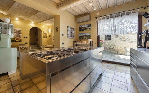 Villa Belchianti: Cuisine, Design Intérieur, Sol, Comptoir, Plafond, Meubles, Éclairage, Sol, Pièce, Appareil De Cuisine