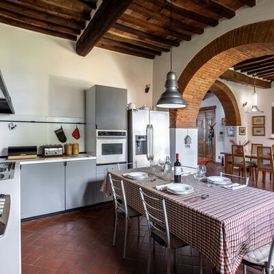 Maria Gabriella Holiday Home In Monticchiello: Meubles, Mur, Design Intérieur, Sol, Plafond, Cuisine, Domicile, Chaise, Pièce, Sol