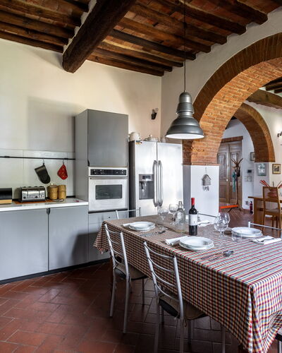 Maria Gabriella Holiday Home In Monticchiello: Meubles, Mur, Design Intérieur, Sol, Plafond, Cuisine, Domicile, Chaise, Pièce, Sol