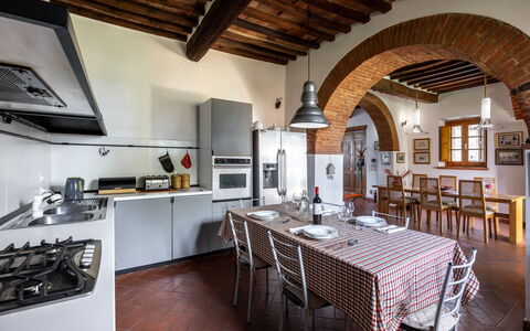 Maria Gabriella Home & Cottage: Meubles, Mur, Design Intérieur, Sol, Plafond, Cuisine, Domicile, Chaise, Pièce, Sol