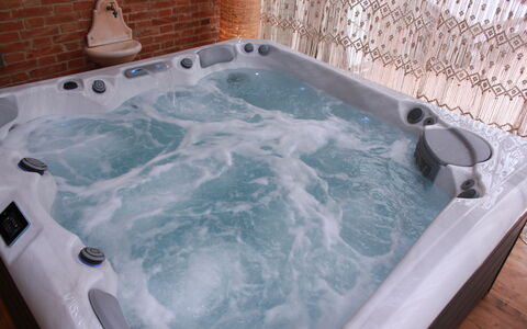Holiday Home Croce With Spa: Luminaire Plomberie, Baignoire, Jacuzzi, Plomberie, Salle De Bains, Robinet