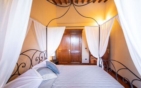 The Tuscan Retreat Spa: Meubles, Design Intérieur, Plafond, Sol, Lit, Sol, Éclairage, Chambre, Pièce, Cadre De Lit