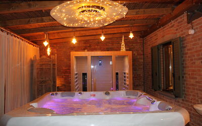 Holiday Home Croce With Spa: Design Intérieur, Meubles, Bois, Sol, Plafond, Sol, Éclairage, Luminaire, Pièce, Domicile