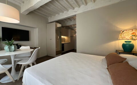 Guelfa 60: Design Intérieur, Chambre, Plafond, Lit, Meubles, Sol, Drap De Lit, Sol, Literie, Pièce