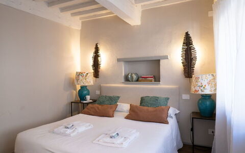 Guelfa 60: Meubles, Lit, Chambre, Design Intérieur, Mur, Literie, Drap De Lit, Coussin, Throw Pillow, Linge