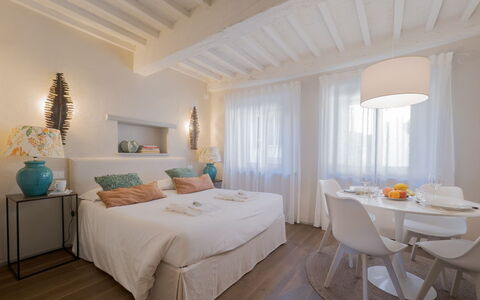 Guelfa 60: Design Intérieur, Meubles, Lit, Chambre, Mur, Sol, Sol, Plafond, Pièce, Literie