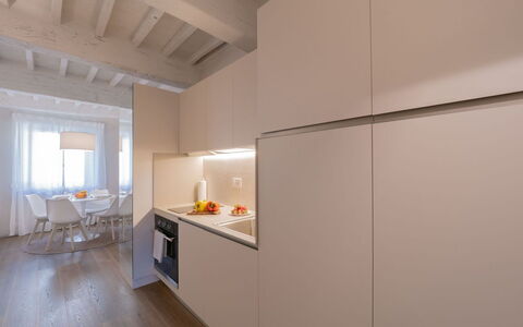 Guelfa 60: Sol, Design Intérieur, Bois, Sol, Plafond, Cuisine, Pièce, Comptoir, Appareil De Cuisine, Principaux Appliance