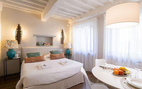 Guelfa 60: Meubles, Design Intérieur, Lit, Mur, Chambre, Sol, Pièce, Sol, Plafond, Drap De Lit
