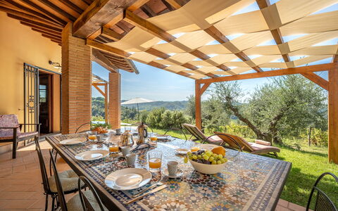 Villa Costa al Bagno: Meubles, Chaise, Eco Hôtel, Table Cuisine Et Salle A Manger, Recours, Ombre, Jardin, Aménagement Paysager, Ferme, Structure En Plein Air