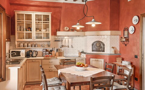 Villa Costa al Bagno: Meubles, Design Intérieur, Sol, Cuisine, Cabinetry, Sol, Bois, Chaise, Plafond, Pièce