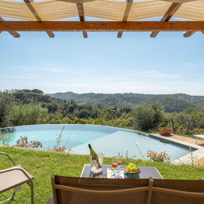 Villa Costa al Bagno: Colline, Mobilier De Jardin, Ombre, Chaîne De Montagnes, Eco Hôtel, Jardin, Vallée, Crête, Aménagement Paysager, Piscine