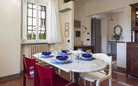 Villa Tambellini De Fondra: Meubles, Design Intérieur, Sol, Bois, Table, Sol, Salle À Manger, Plafond, Table Cuisine Et Salle A Manger, Chaise