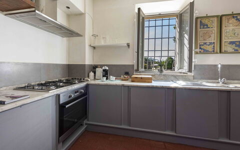 Villa Tambellini De Fondra: Cuisine, Appareil De Cuisine, Principaux Appliance, Comptoir, Cuisinière, Gaz Poele, Cabinetry, Design Intérieur, Électroménager, Le Fourneau