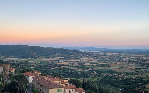 Casa Castelli: Horizon, Colline, Paysage, Montagnes, Zone Rurale, Établissements Humains, Station De Montagne, Matin, Village, Soirée