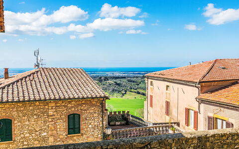 Your Tuscan Retreat: Ciel, Bleu, Mur, Horizon, Village, Mur De Pierre, Stock Photographie