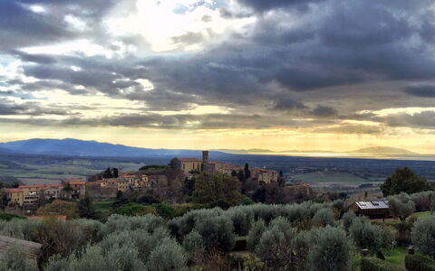 Your Tuscan Retreat: Ciel, La Nature, Horizon, Paysage, Prairie, Plaine, Zone Rurale, Lot Terre, Soirée, Matin