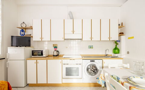 Casa Dolly, Monterosso 5 Terre: Principaux Appliance, Design Intérieur, Appareil De Cuisine, Sol, Meubles, Pièce, Cuisine, Sol, Électroménager, Plafond