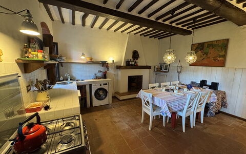 Allo Scoiattolo: Meubles, Sol, Design Intérieur, Bois, Plafond, Cuisine, Table, Pièce, Sol, Éclairage