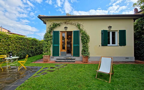 Villetta Tonfano: Porte, Domicile, Jardin, Pelouse, Chalet, Cour, Arrière-Cour, Accueil Porte, Aménagement Paysager, Biens