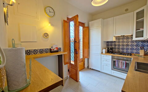 Villetta Tonfano: Design Intérieur, Sol, Comptoir, Cuisine, Bois, Cabinetry, Sol, Principaux Appliance, Appareil De Cuisine, Meubles