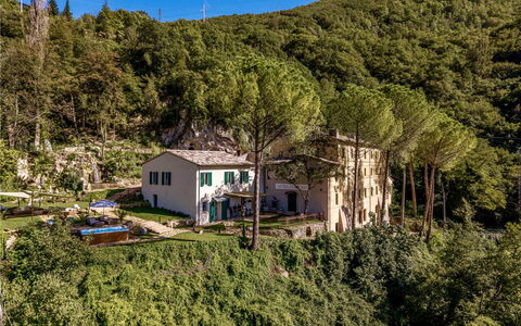 Villa Chiovada: Montagnes Relief, Montagne, Colline, Domicile, Montagnes, Zone Rurale, Station De Montagne, Maison, Paysage, Chaîne De Montagnes