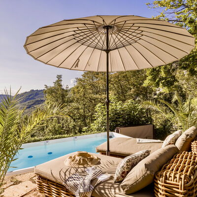 Villa Chiovada: Mobilier De Jardin, Meubles, Parapluie, Recours, Ombre, Eco Hôtel, Chaise, Piscine, Loisir, Balancelle