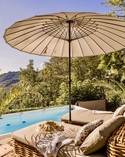 Villa Chiovada: Mobilier De Jardin, Meubles, Parapluie, Recours, Ombre, Eco Hôtel, Chaise, Piscine, Loisir, Balancelle