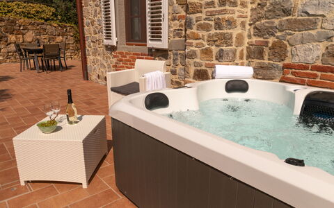 Marina's Lodge: Luminaire Plomberie, Recours, Piscine, Plante D'Appartement, Jacuzzi, Pot De Fleur, Baignoire, Eco Hôtel, Tache De Bois