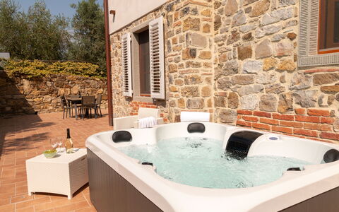 Marina's Lodge: Meubles, Luminaire Plomberie, Recours, Piscine, Baignoire, Jacuzzi, Plante D'Appartement, Chaise, Eco Hôtel