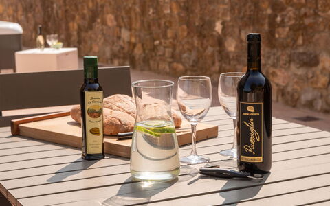 Marina's Lodge: Bouteille, Du Vin, Bouteille En Verre, Bouteille De Vin, Bar