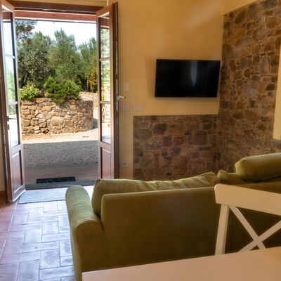 Marina's Lodge: Mur, Meubles, Sol, Design Intérieur, Sol, Table, Pièce, Chaise, Salon, Plafond