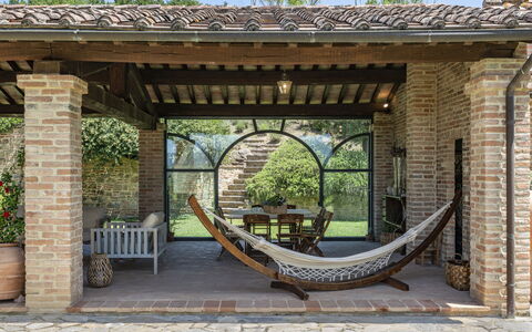 Aqua Bio Retreat: Meubles, Brique, Jardin, Mobilier De Jardin, Pot De Fleur, Structure En Plein Air, Chaise, Colonne, Patio, Biens