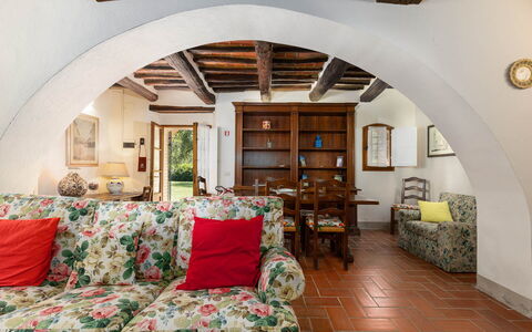 Mulino di Carpineto with Pool Gaiole in Chianti: Meubles, Mur, Domicile, Sol, Design Intérieur, Maison, Table, Canapé, Salon, Pièce