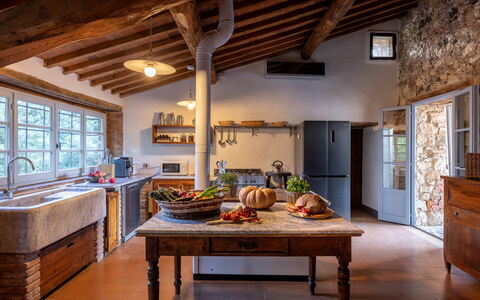 Il Gabbro, Luxury Experience: Design Intérieur, Cuisine, Meubles, Sol, Bois, Plafond, Domicile, Sol, Comptoir, Éclairage