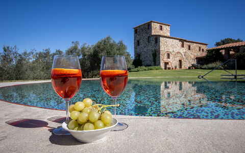 Il Gabbro, Luxury Experience: Crépuscule, Réflexion, Soirée, Caractéristique De L'Eau, Meteorologique Phénomène, Miroir D'Eau, Piscine, Étang, Le Coucher Du Soleil