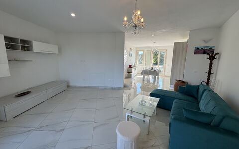 Villa al Glicine Proprietà: Sol, Sol, Design Intérieur, Meubles, Canapé, Plafond, Salon, Pièce, Appartement