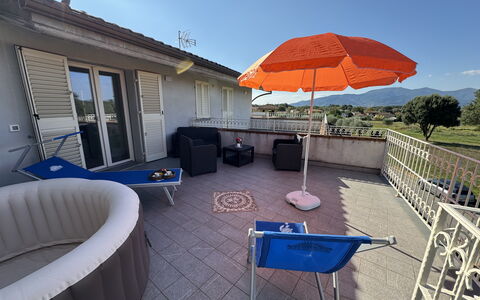 Villa al Glicine Proprietà: Meubles, Mobilier De Jardin, Domicile, Chaise, Balcon, Appartement, Ombre, Piscine, Recours, Hôtel