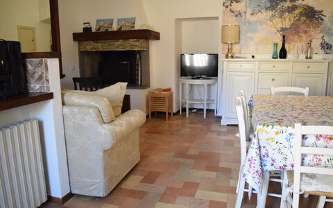 Appartamento la Fontana, Assisi: Meubles, Sol, Design Intérieur, Sol, Bois, Pièce, Table, Chaise, Éclairage, Salon