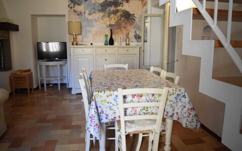 Appartamento la Fontana, Assisi: Meubles, Design Intérieur, Sol, Bois, Sol, Salle À Manger, Chaise, Table, Table Cuisine Et Salle A Manger, Pièce